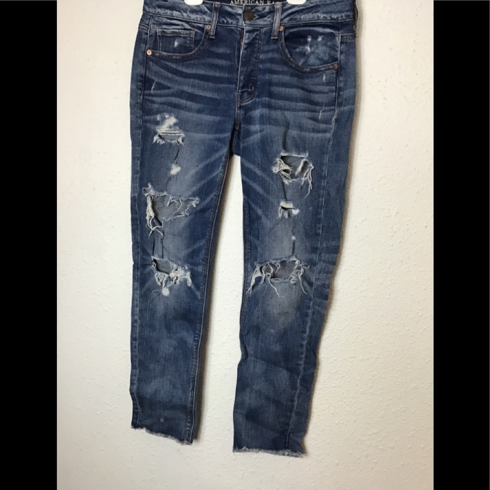 American eagle women’s distressed blue stretch jeans size 4